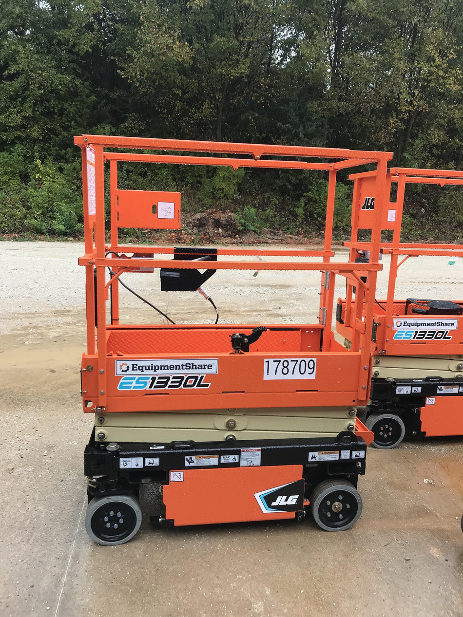 2021 JLG ES1330L
