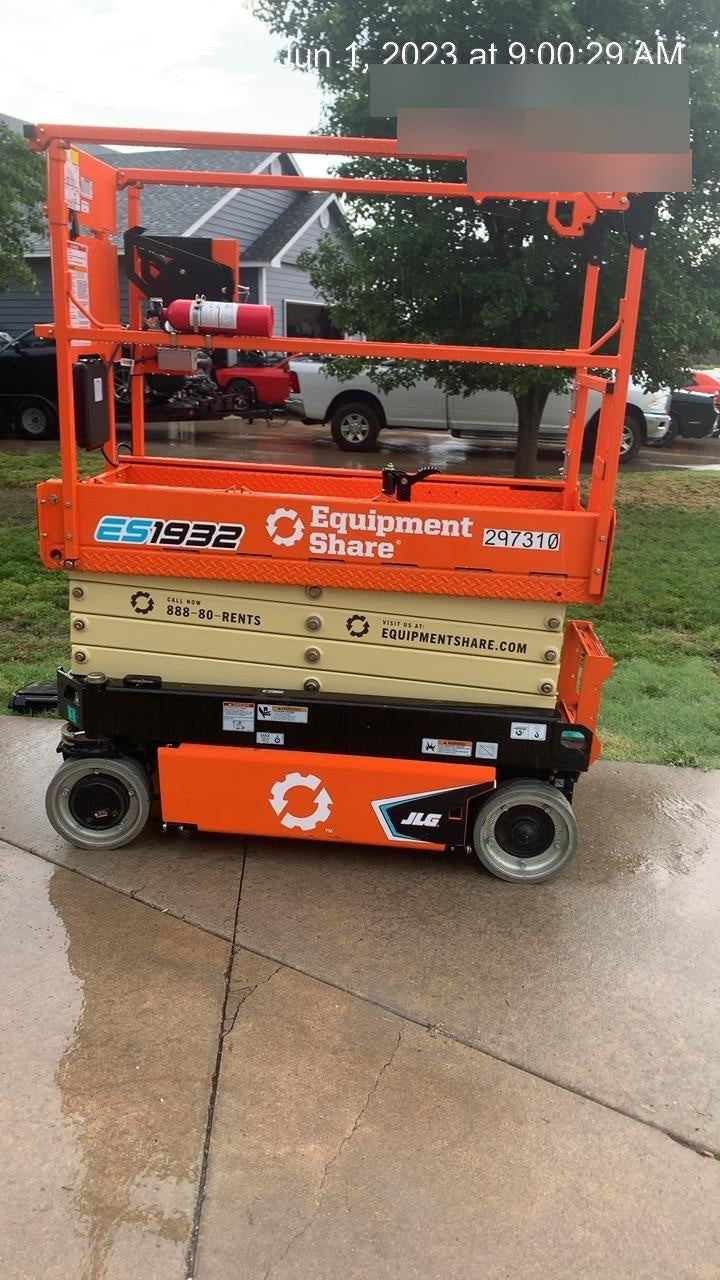 2023 JLG ES1932