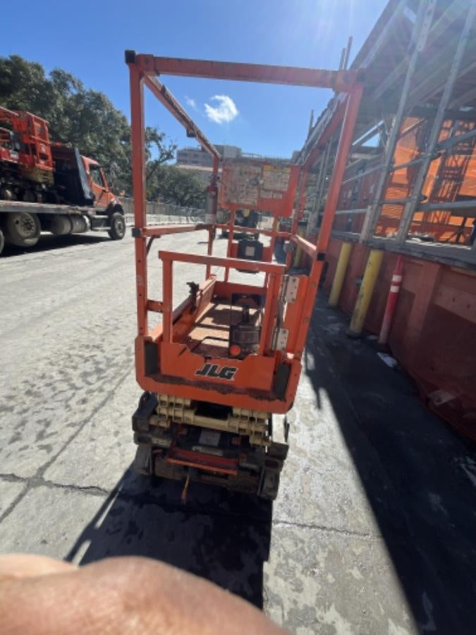 2021 JLG ES1330L