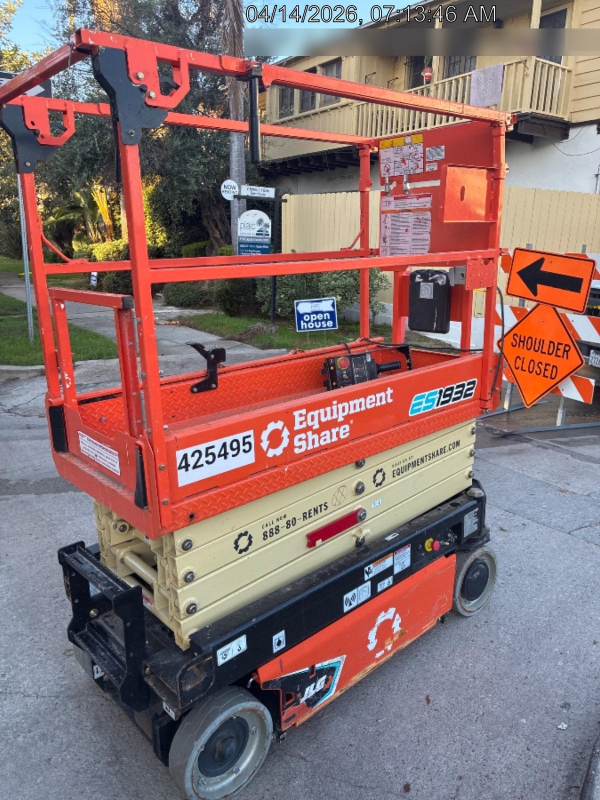 2024 JLG ES1932