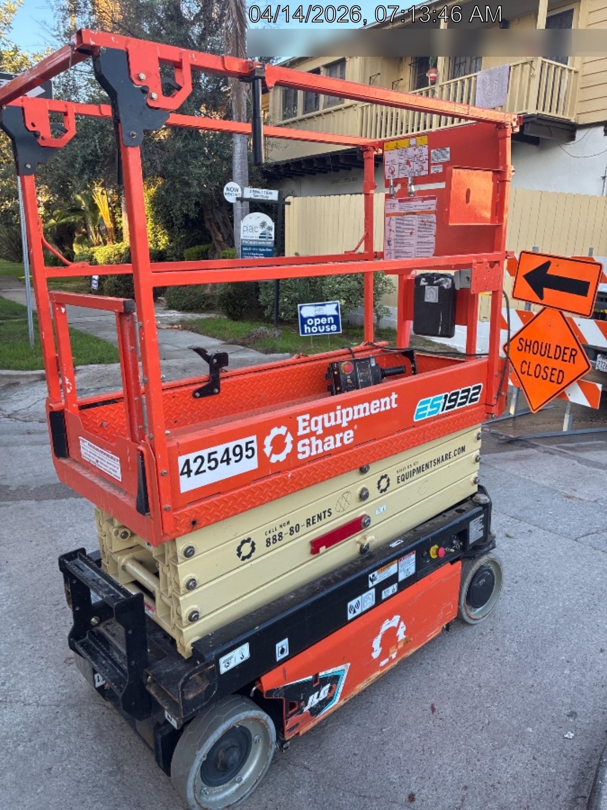 2024 JLG ES1932