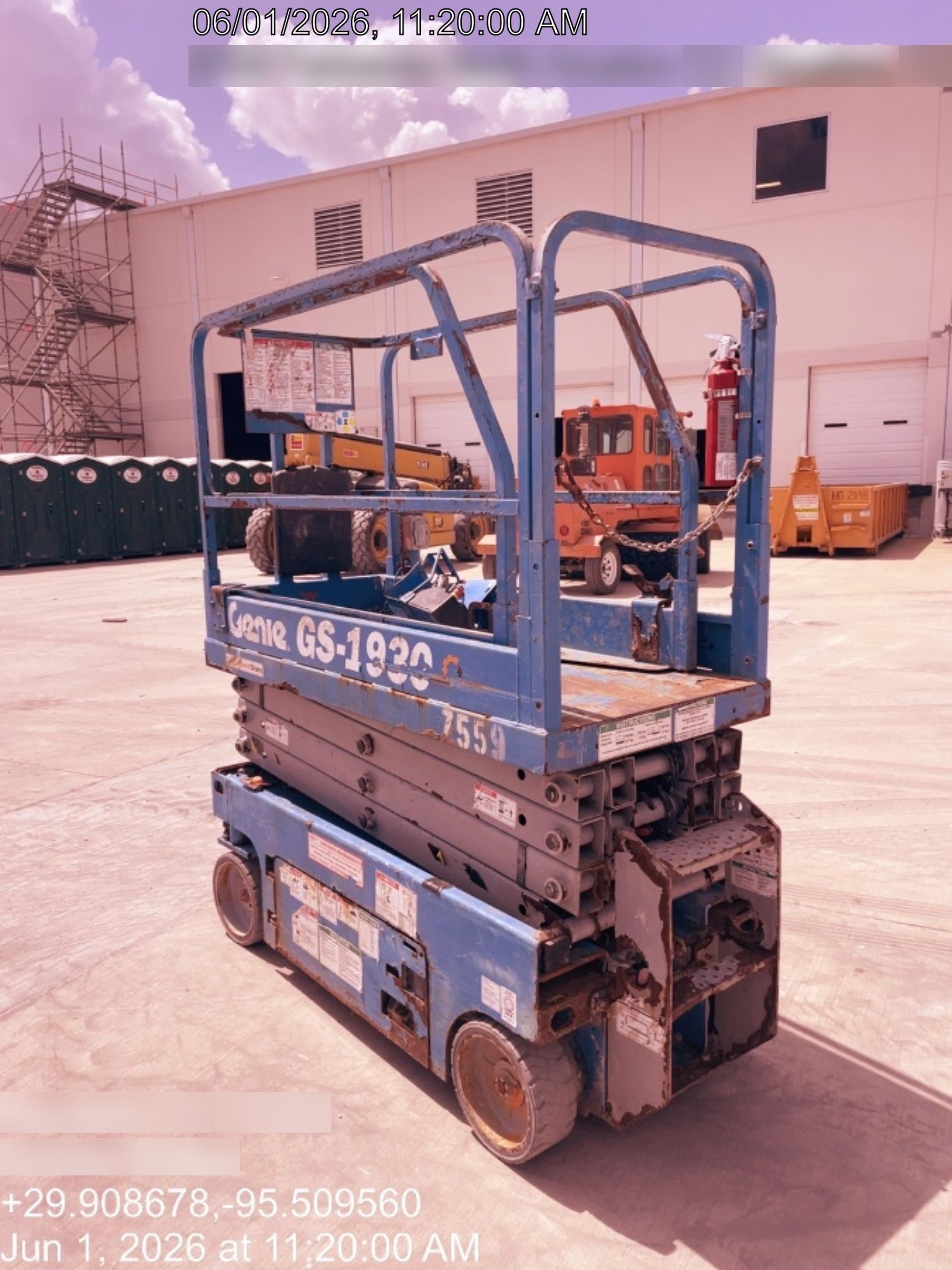 2017 Genie GS-1930 Genie GS-1930 Lift w/Fixed Rail and Chain Entry