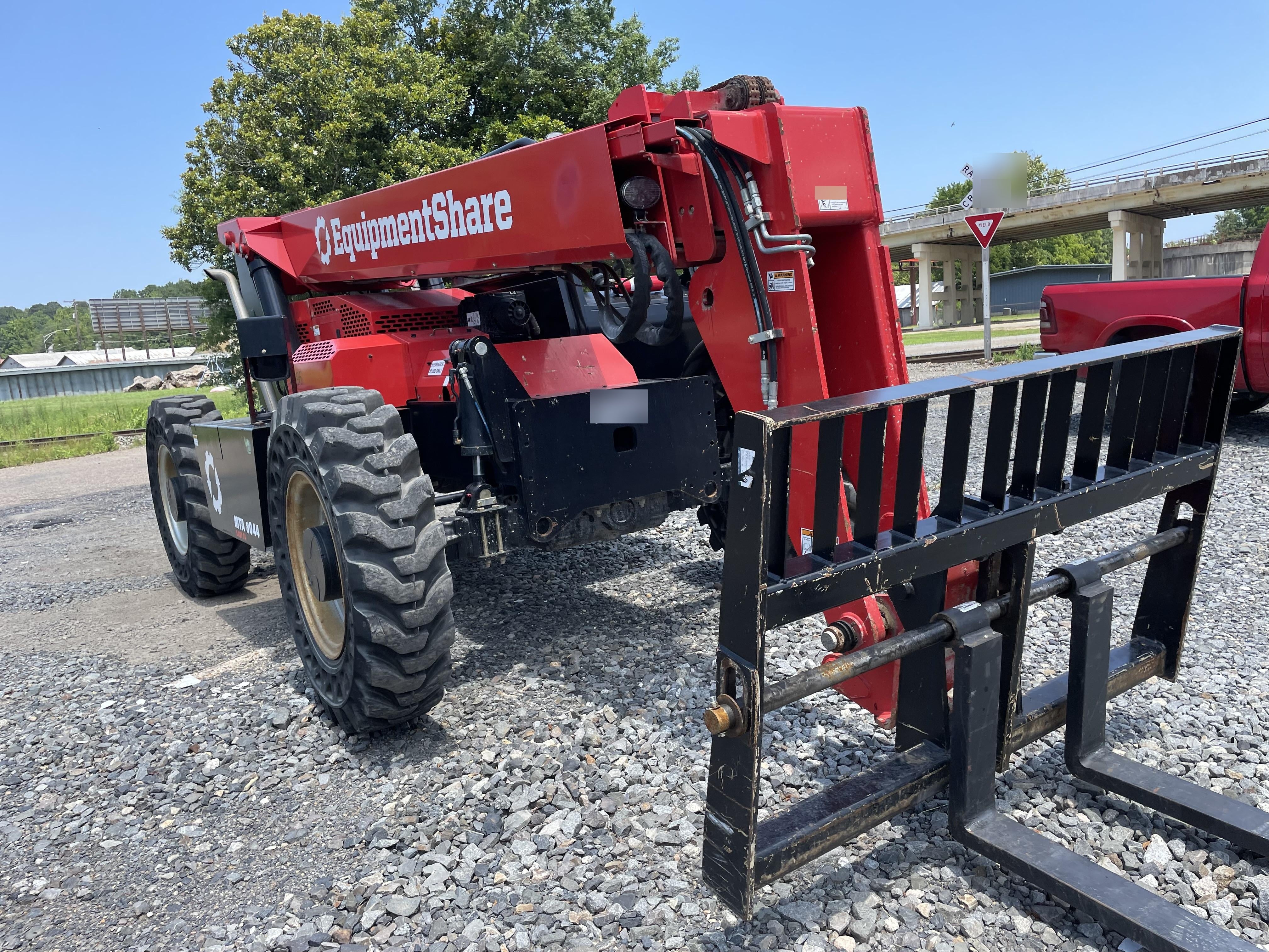 2019 MANITOU MTA8044