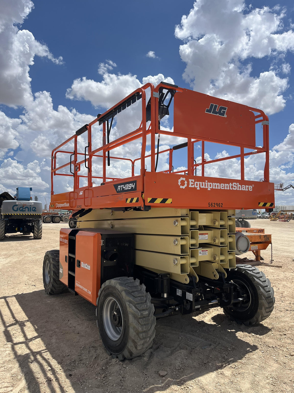2025 JLG RT4394