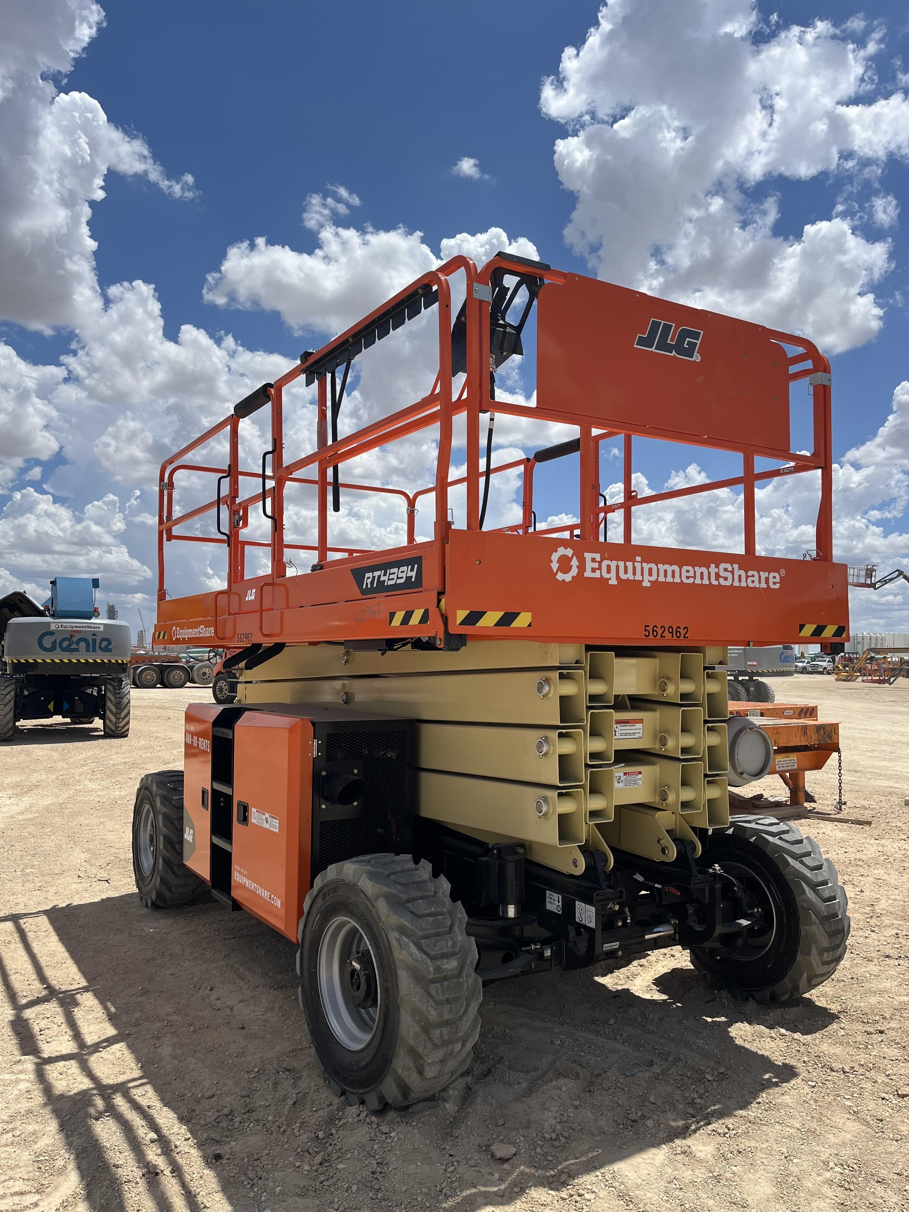 2025 JLG RT4394