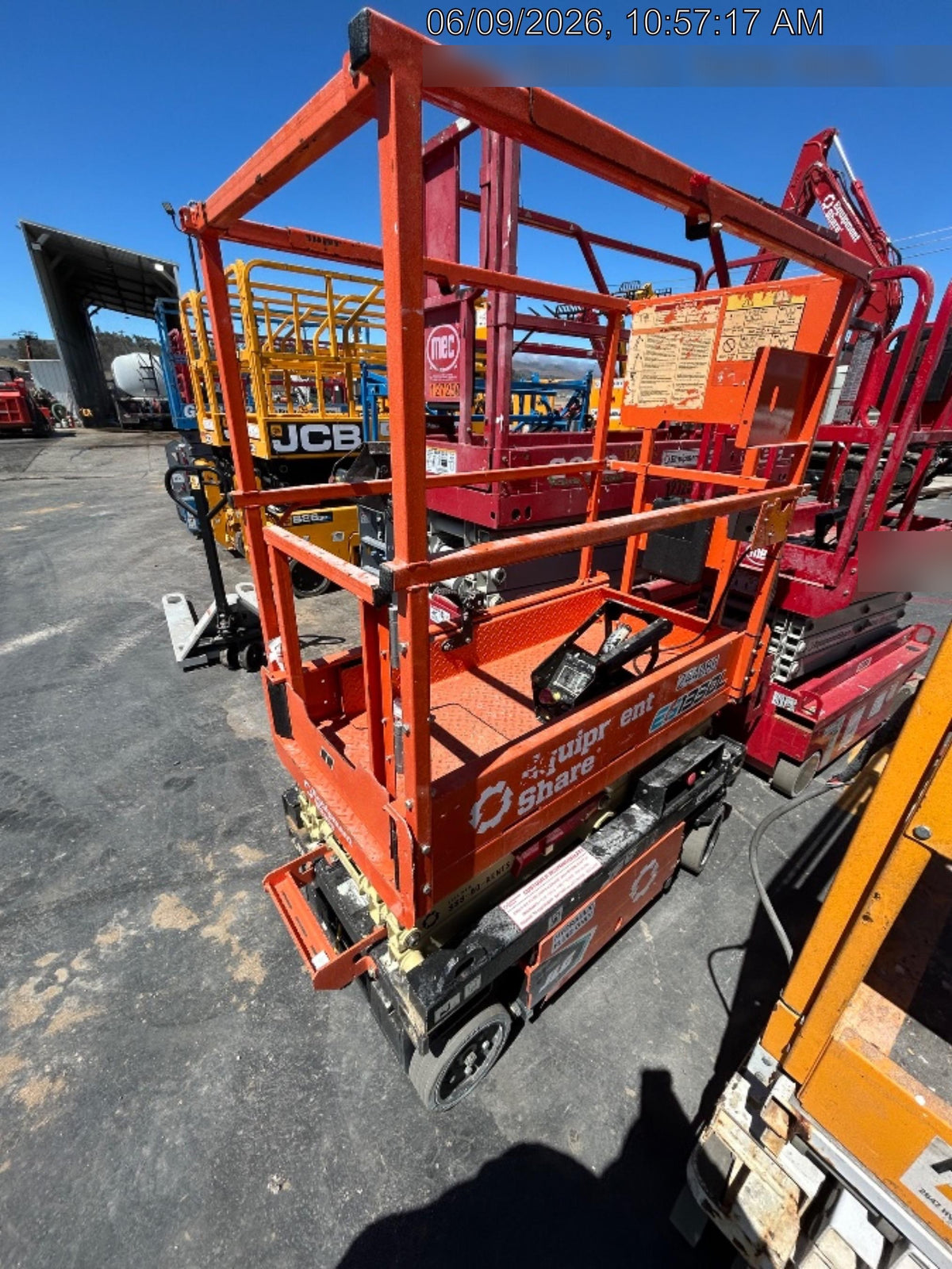 2022 JLG ES1330L