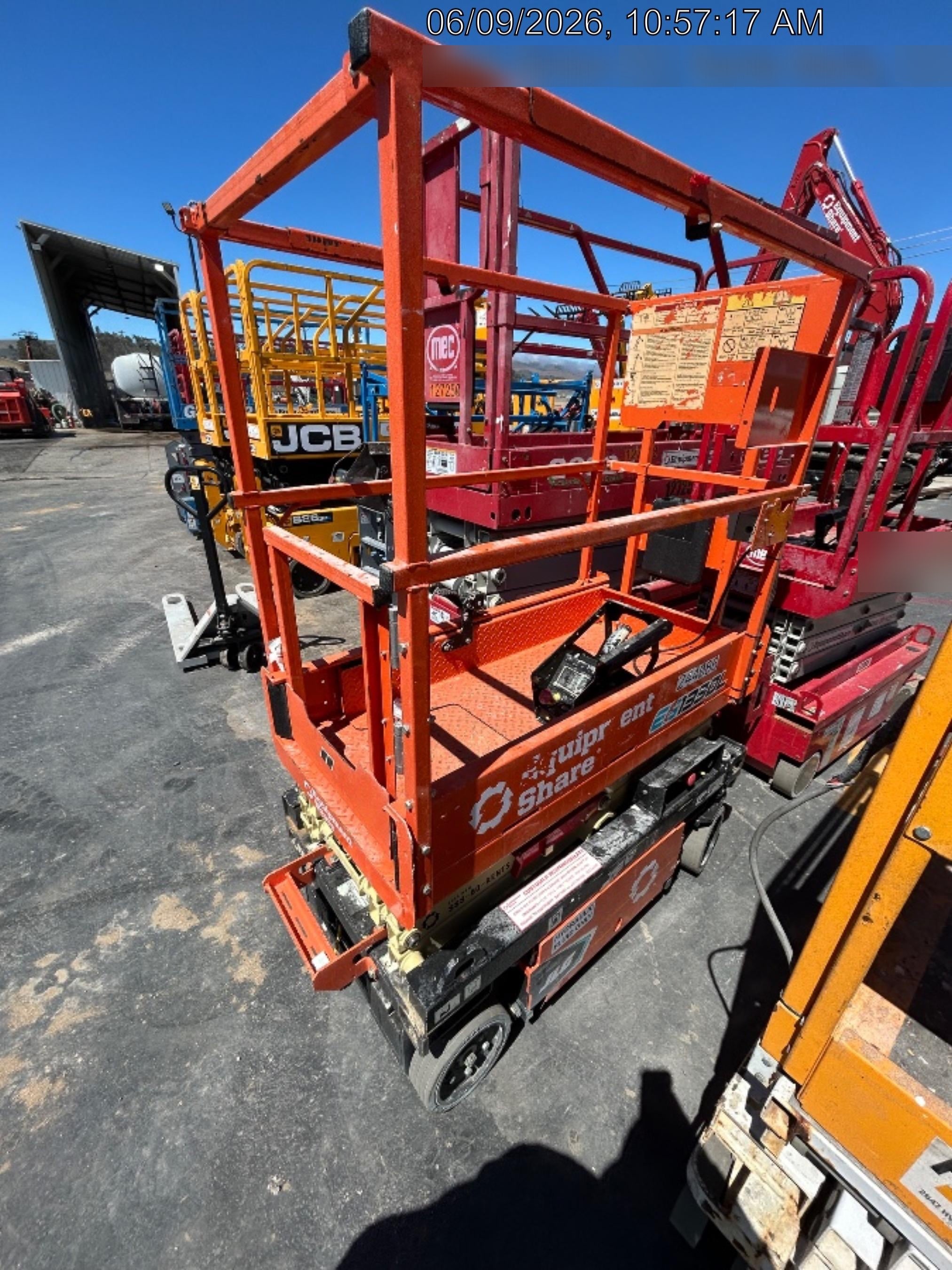 2022 JLG ES1330L