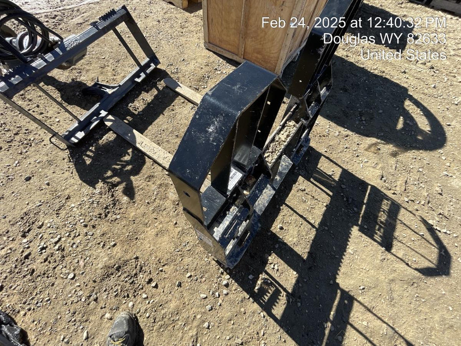 2022 TAKEUCHI 48" Pallet Forks - Takeuchi