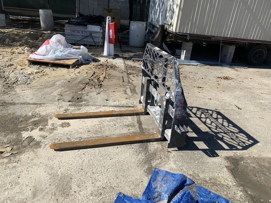 2020 EMKAY 48" Pallet Forks - Emkay