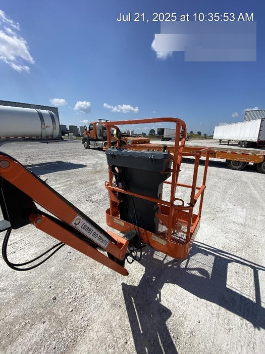 2019 JLG E300AJP