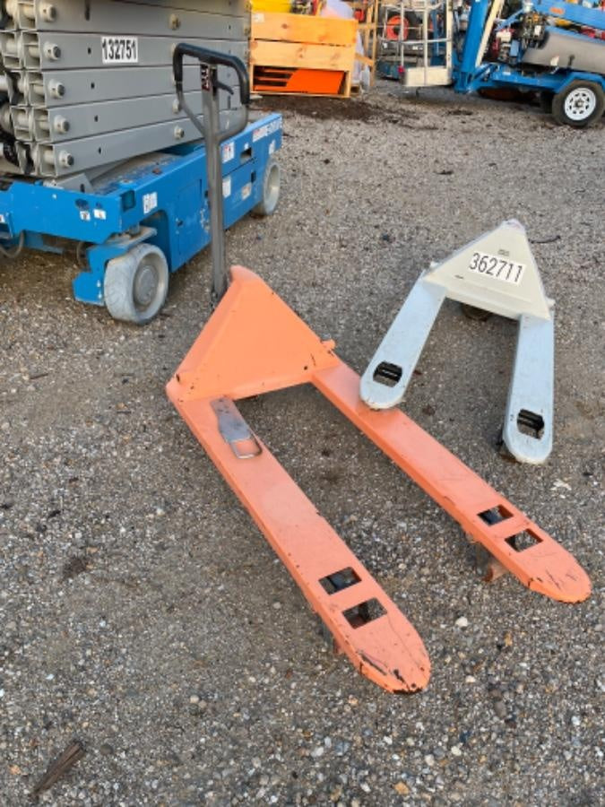 2022 DAYTON 5500 lb Pallet Jack