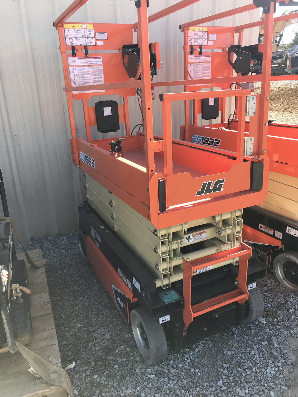 2022 JLG ES1932