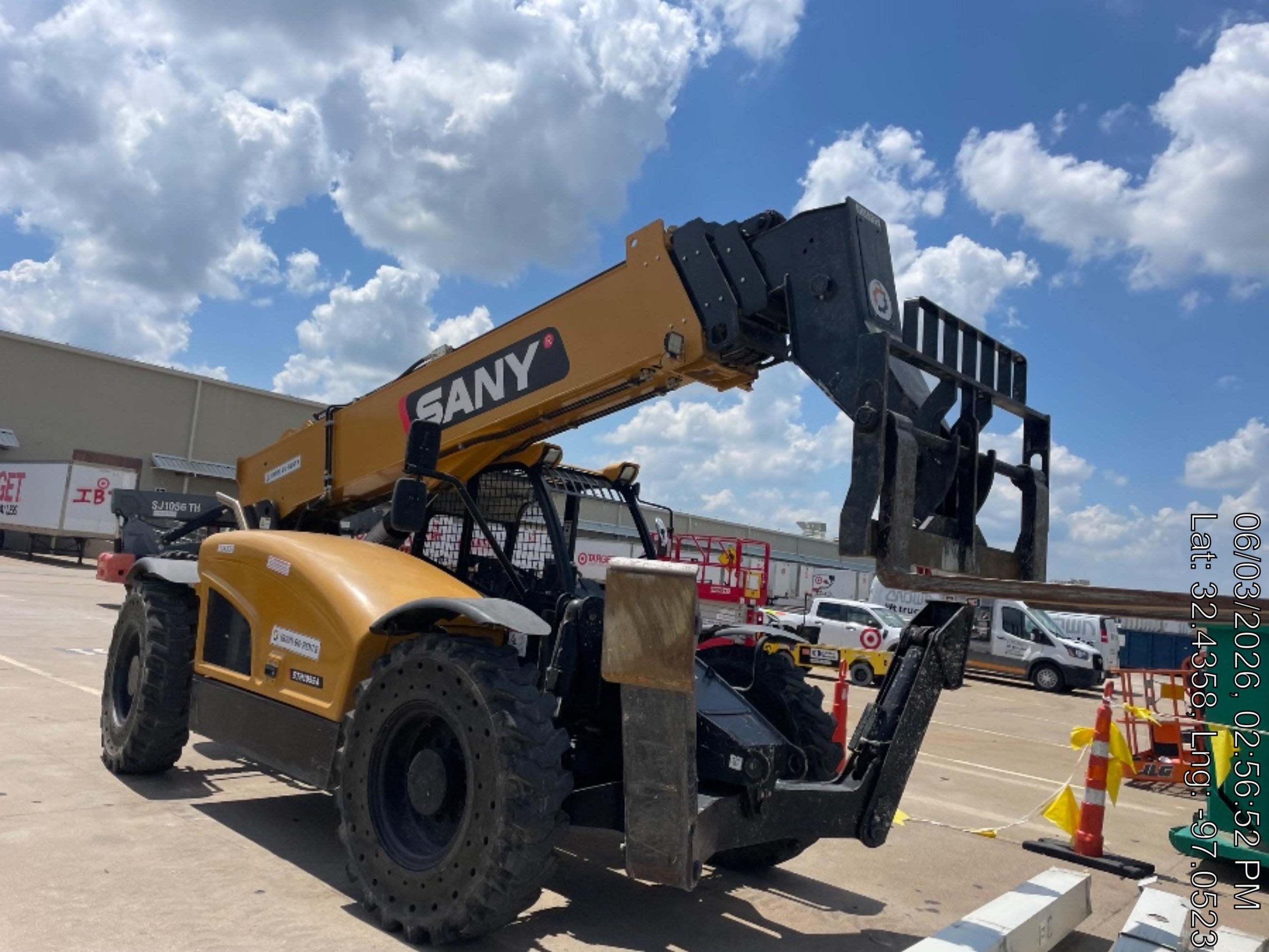 2023 SANY STH1056