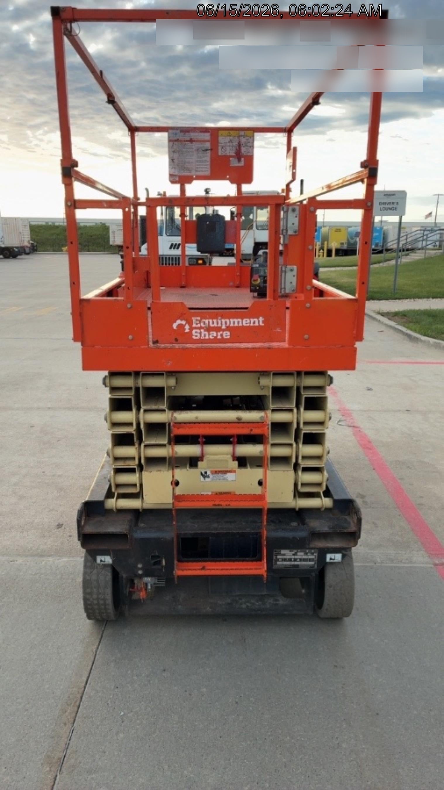 2022 JLG ES3246