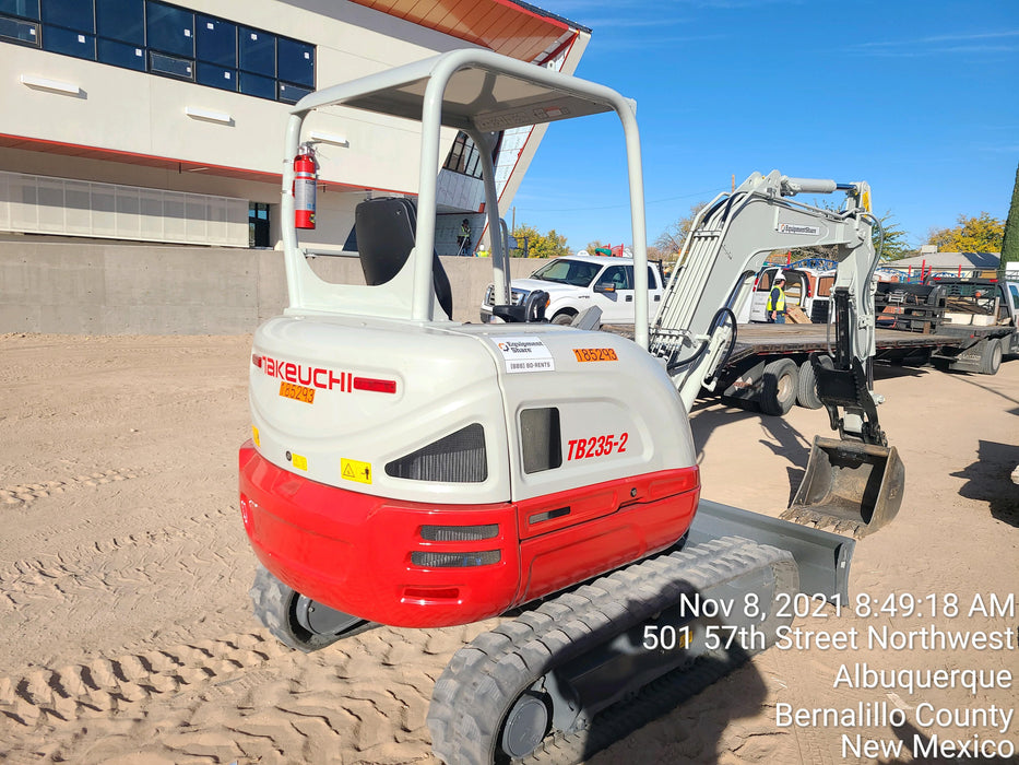 2021 TAKEUCHI TB235-2R