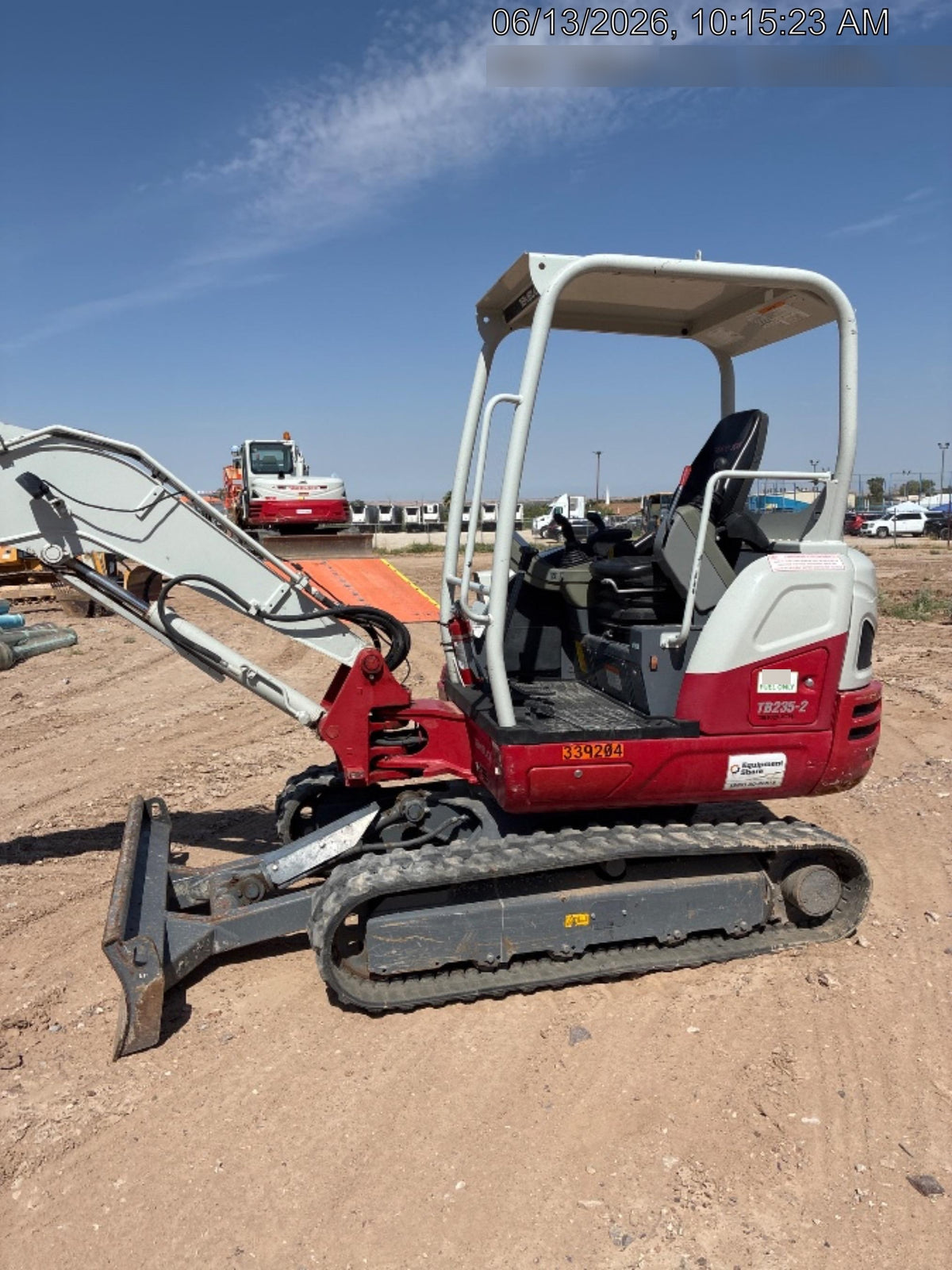 2023 TAKEUCHI TB235-2R