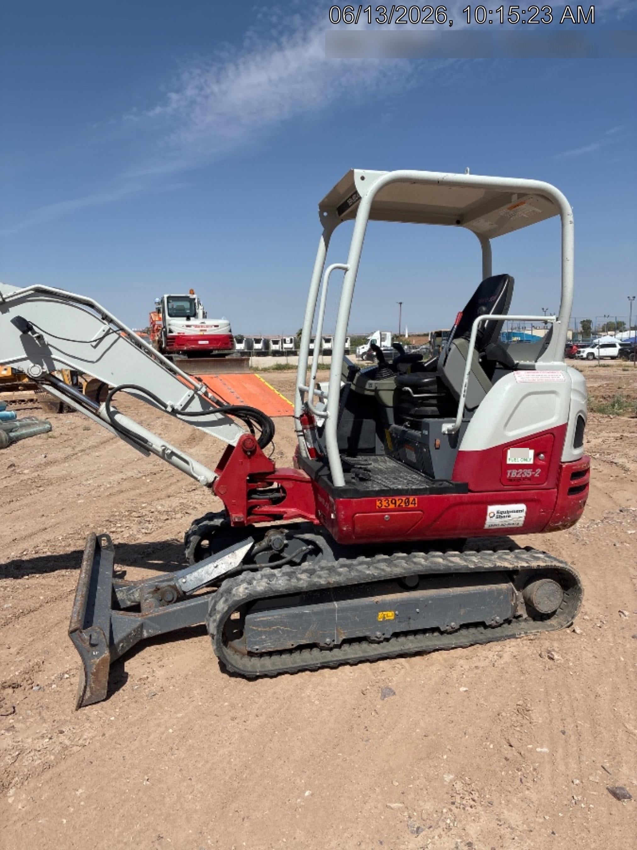 2023 TAKEUCHI TB235-2R