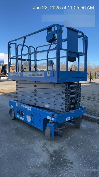 2019 Genie GS-4047 Folding rails with half height swing gate