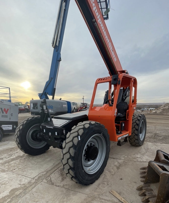 2023 SKYTRAK 8042