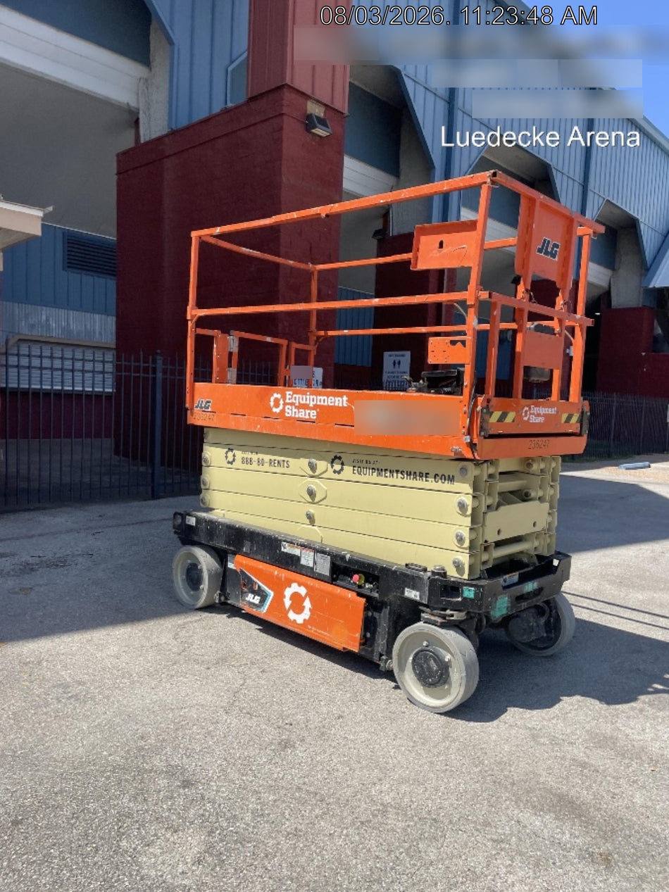 2022 JLG ES3246