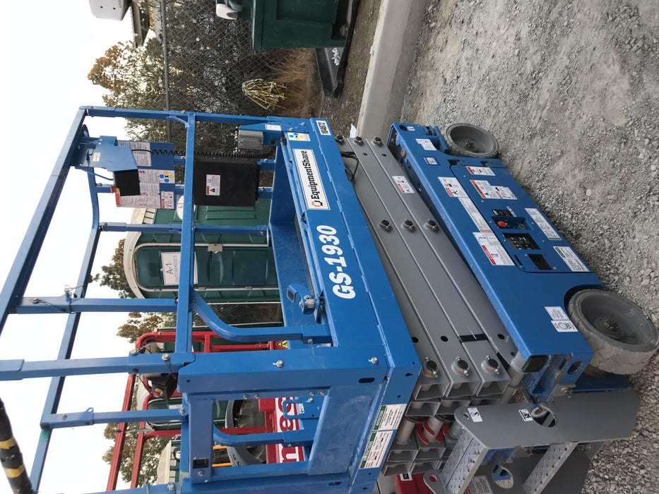 2020 Genie GS-1930 Solid Non Marking Tires, Beacon, Folding rails with half height swing gate, 800W Inverter