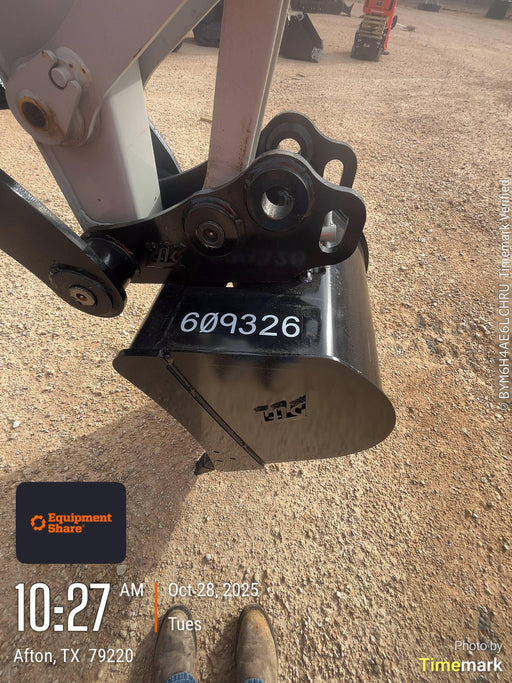 2025 TAKEUCHI 24" Bucket Takeuchi