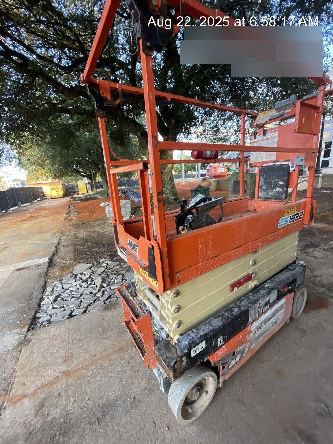 2021 JLG ES1932