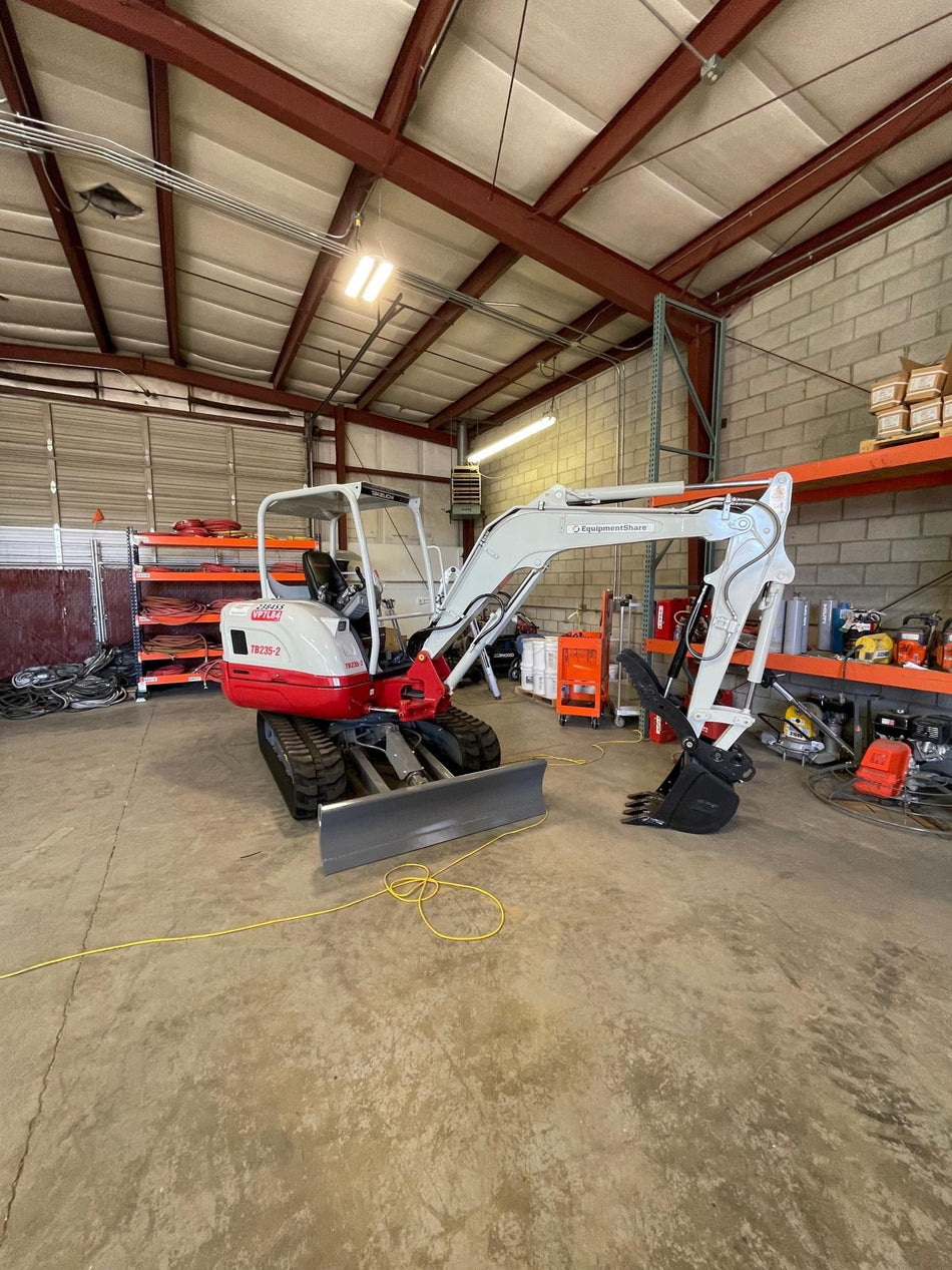2022 TAKEUCHI TB235-2R