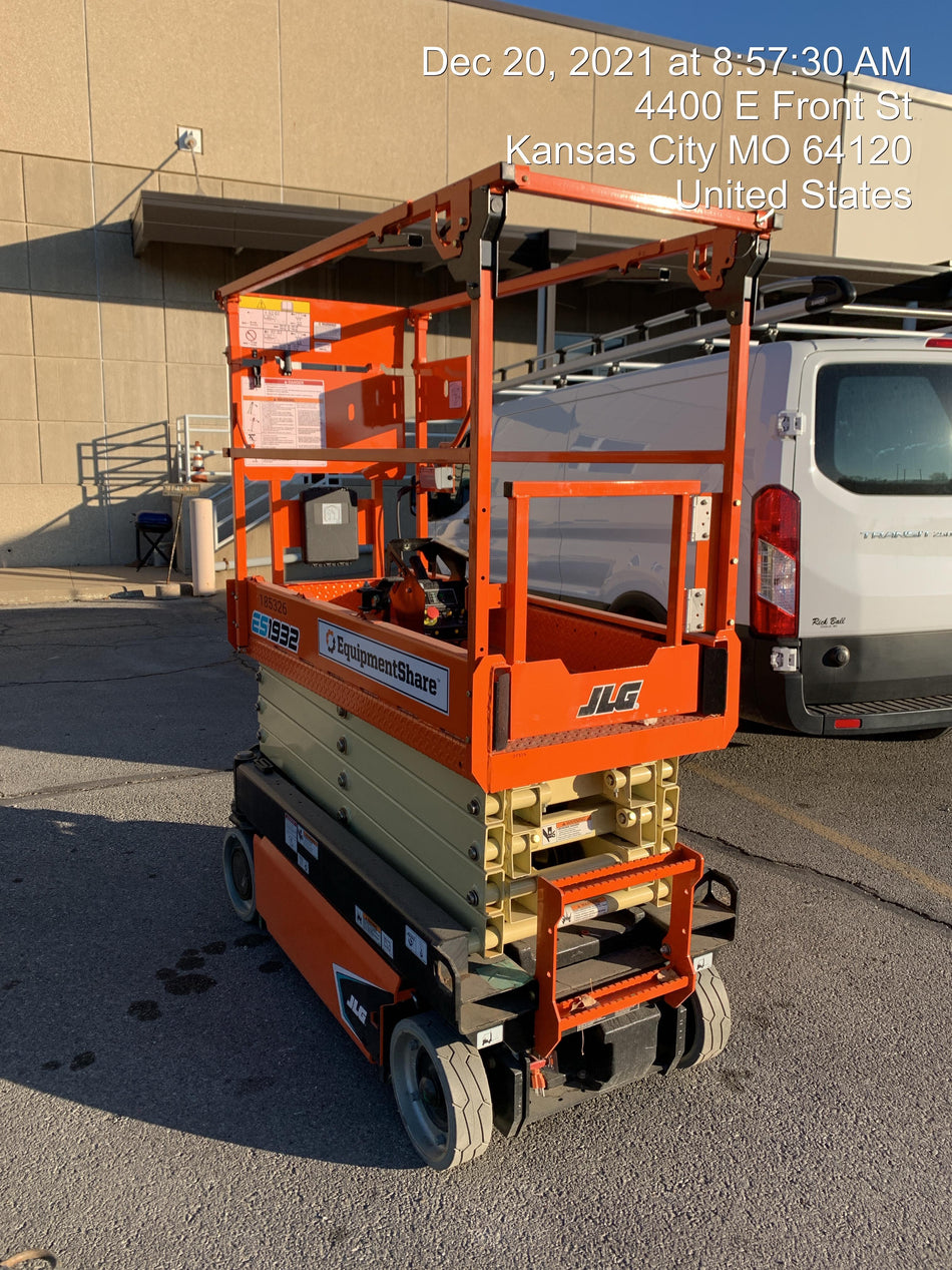 2021 JLG ES1932