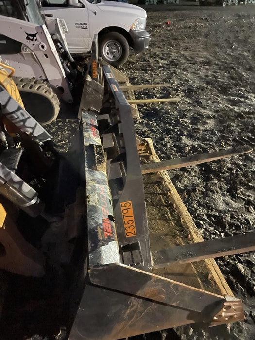 2022 PALADIN 48" Pallet Forks - Paladin