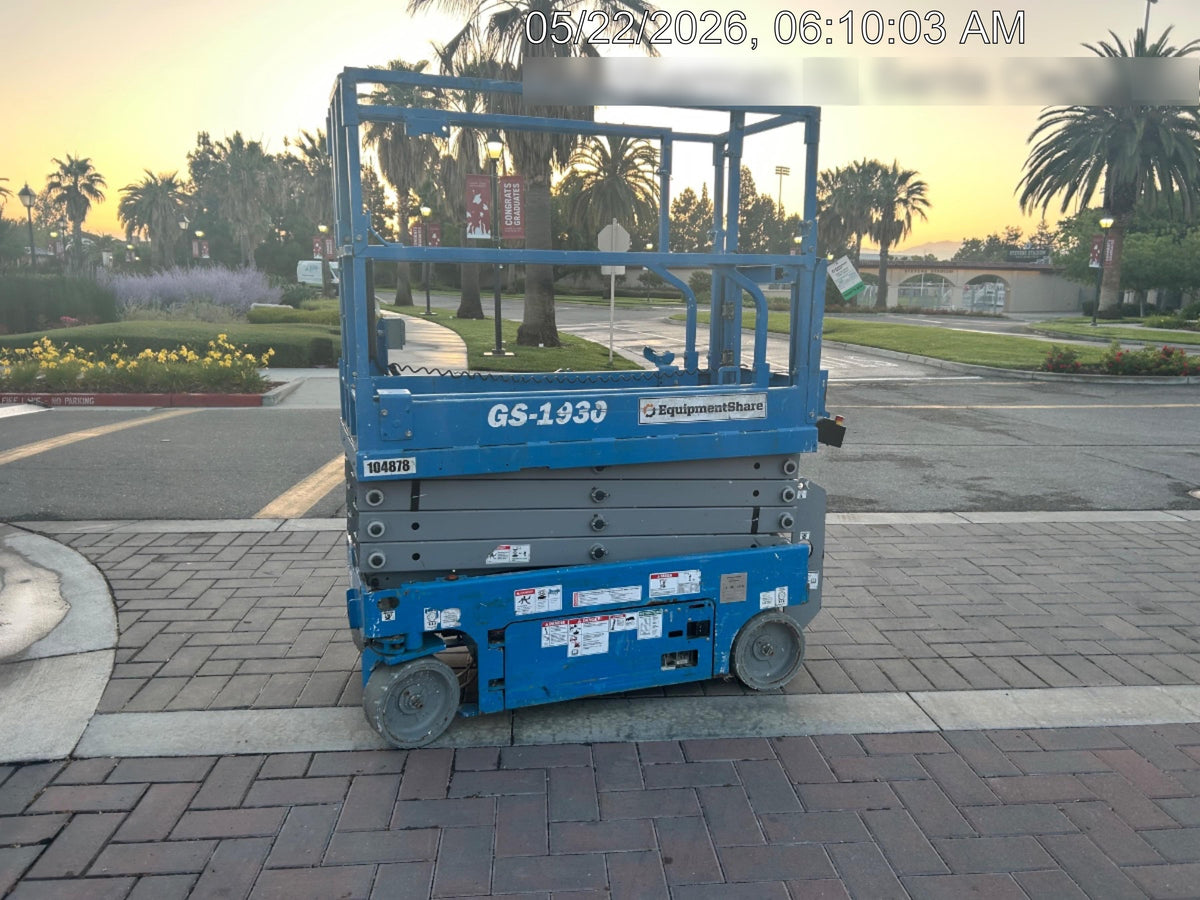 2020 Genie GS-1930 Solid Non Marking Tires, Beacon, Folding rails with half height swing gate, 800W Inverter