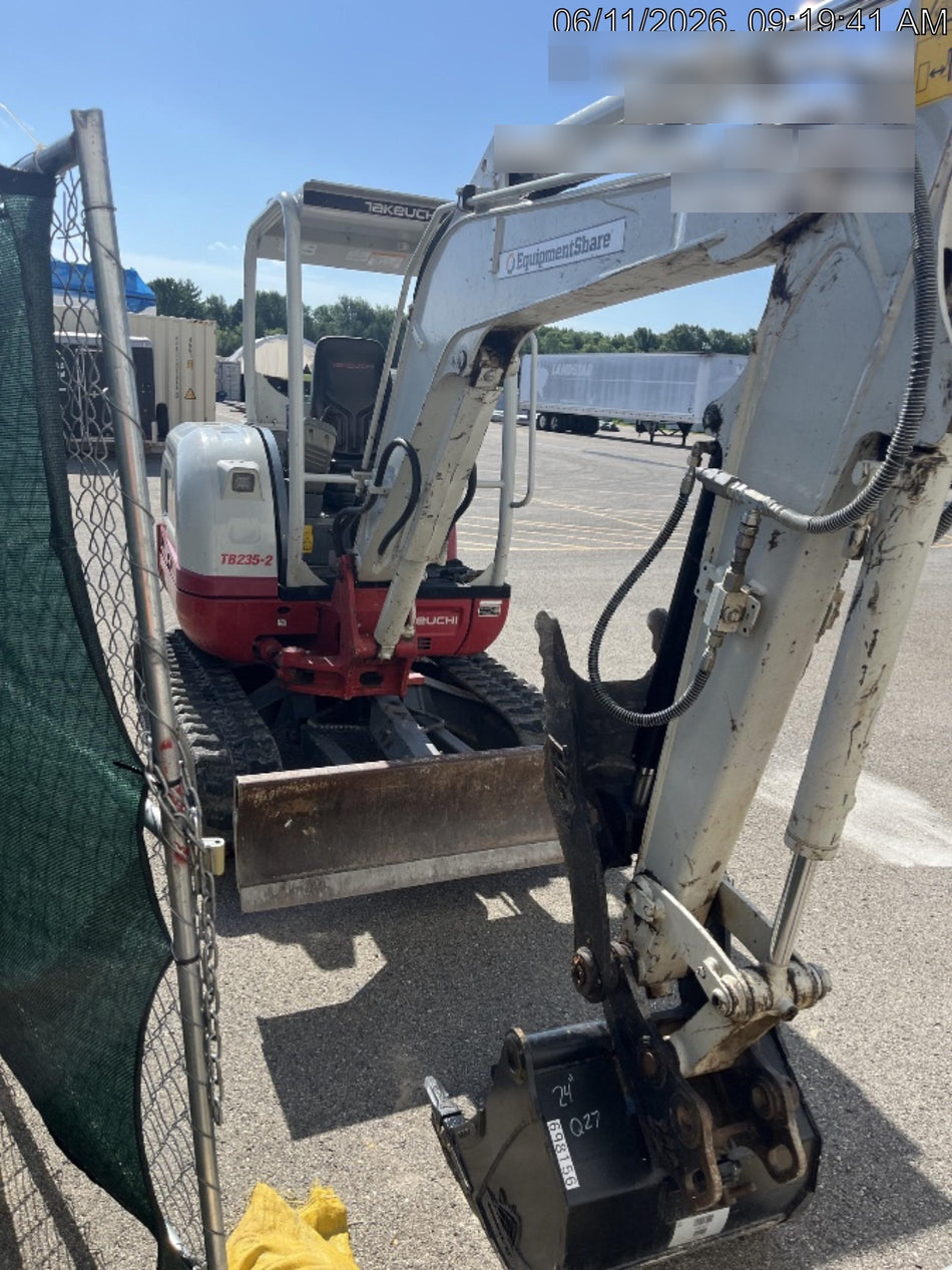 2022 TAKEUCHI TB235-2R