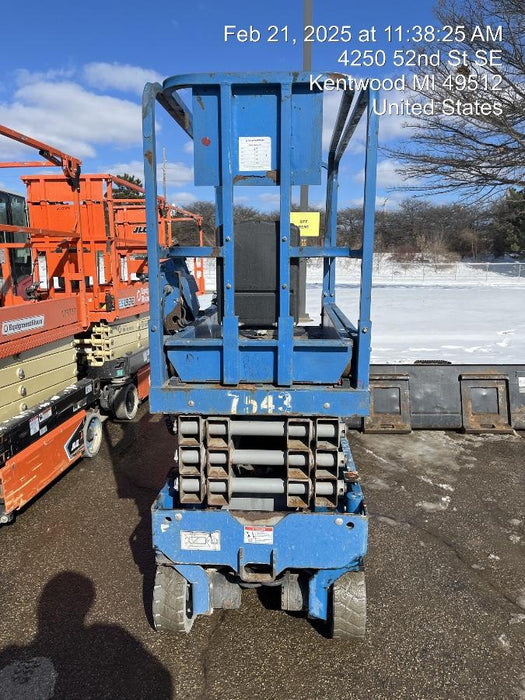 2017 Genie GS-1930 Genie GS-1930 Lift w/Fixed Rail and Chain Entry