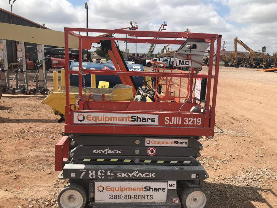2018 Skyjack SJIII-3219 Skyjack SJIII3219 Scissor Lift w/Trojan Batteries