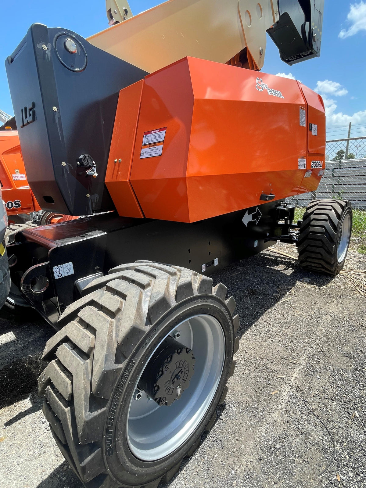 2023 JLG 800AJ