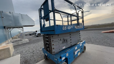 2019 Genie GS-4047 Folding rails with half height swing gate