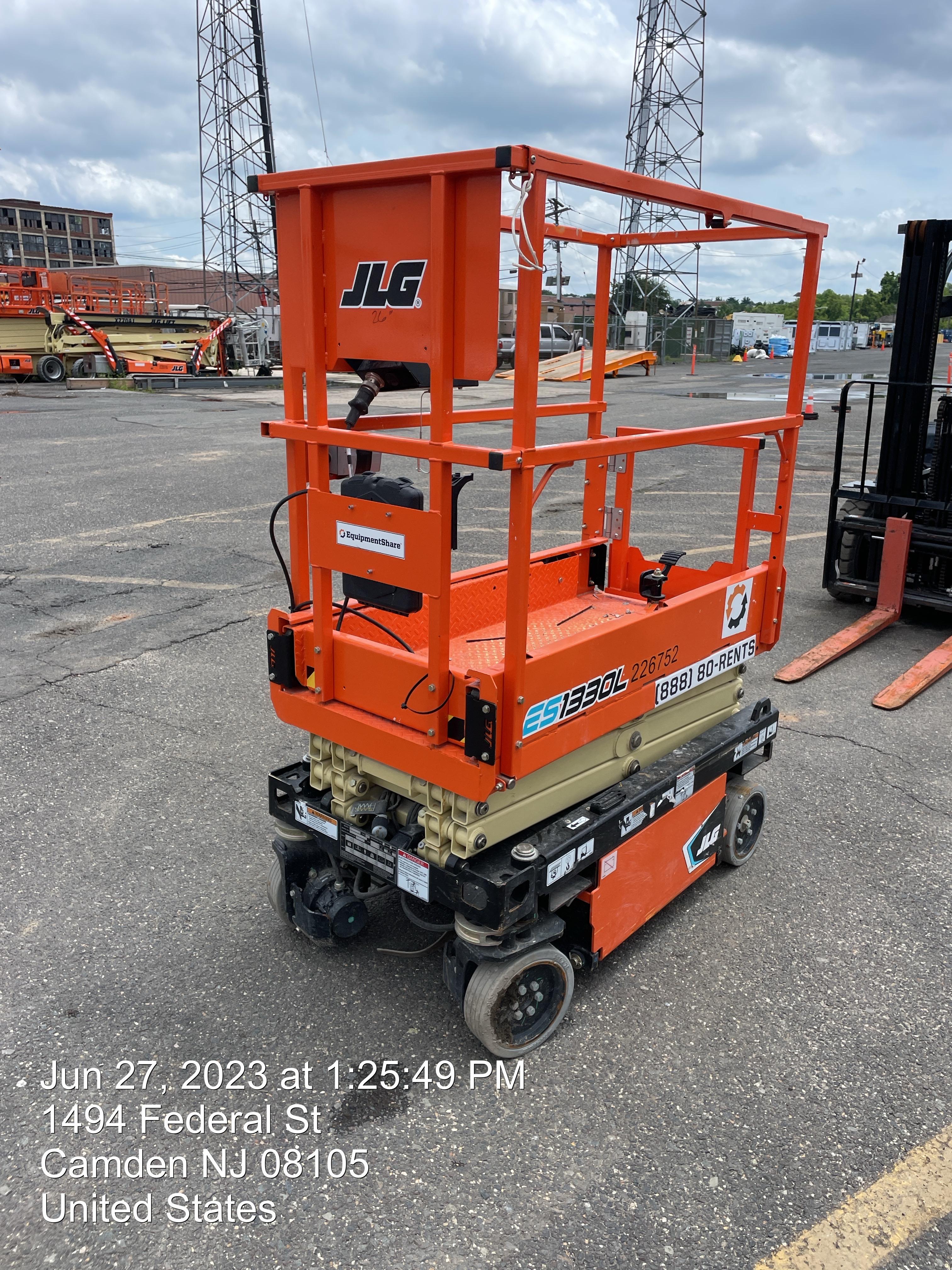 2022 JLG ES1330L