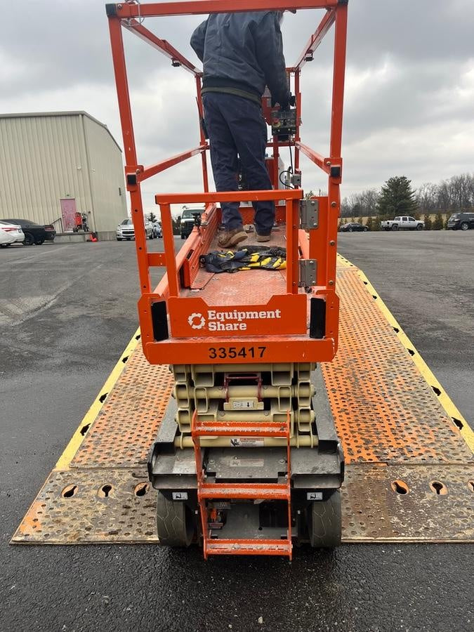 2023 JLG ES2632