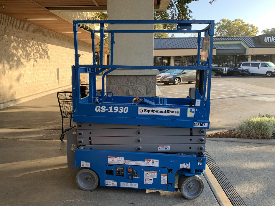 2020 Genie GS-1930 Solid Non Marking Tires, Beacon, Folding rails with half height swing gate, 800W Inverter