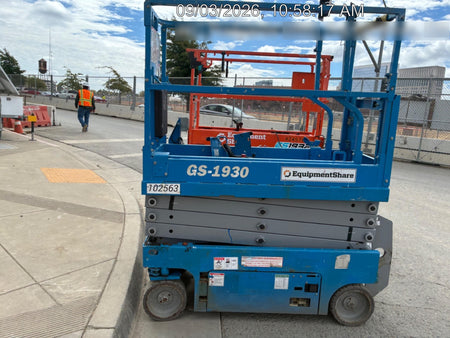 2020 Genie GS-1930 Solid Non Marking Tires, Beacon, Folding rails with half height swing gate, 800W Inverter