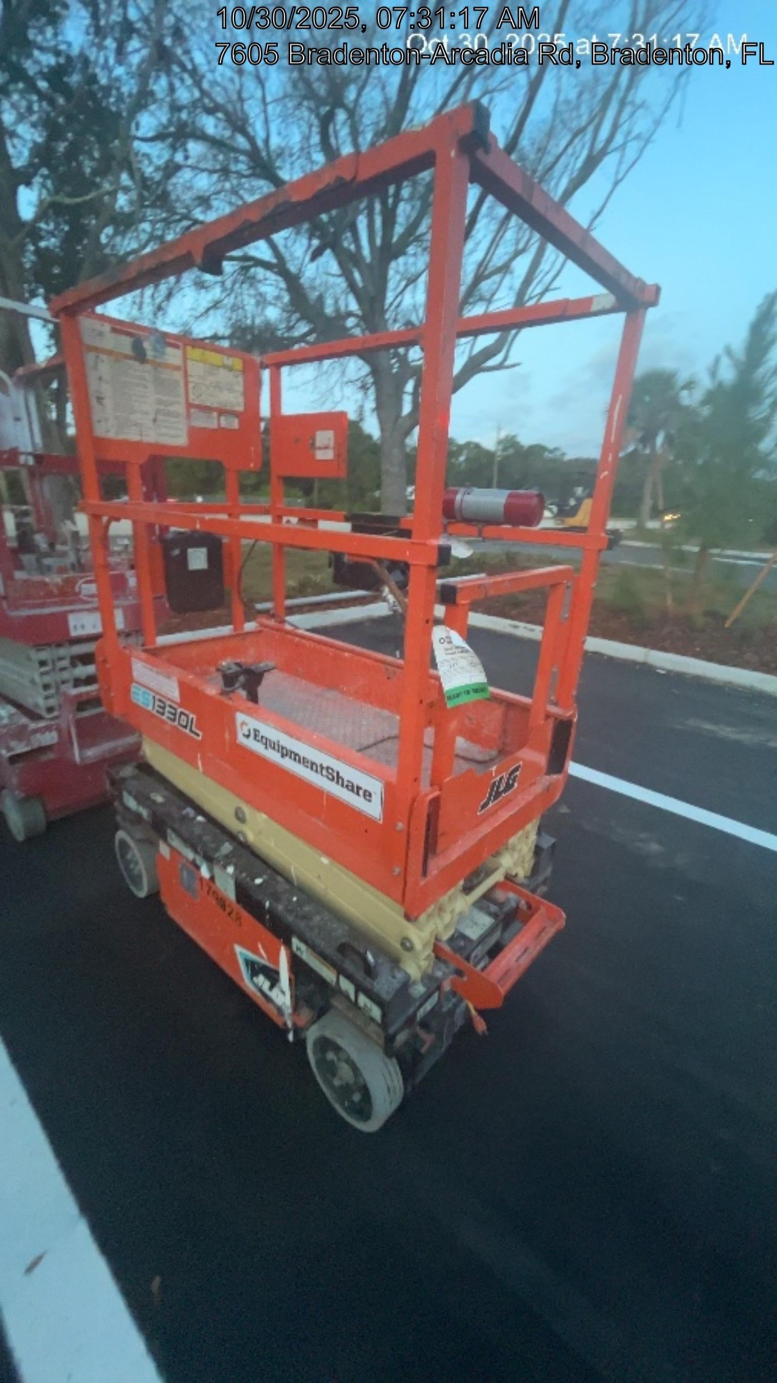 2021 JLG ES1330L