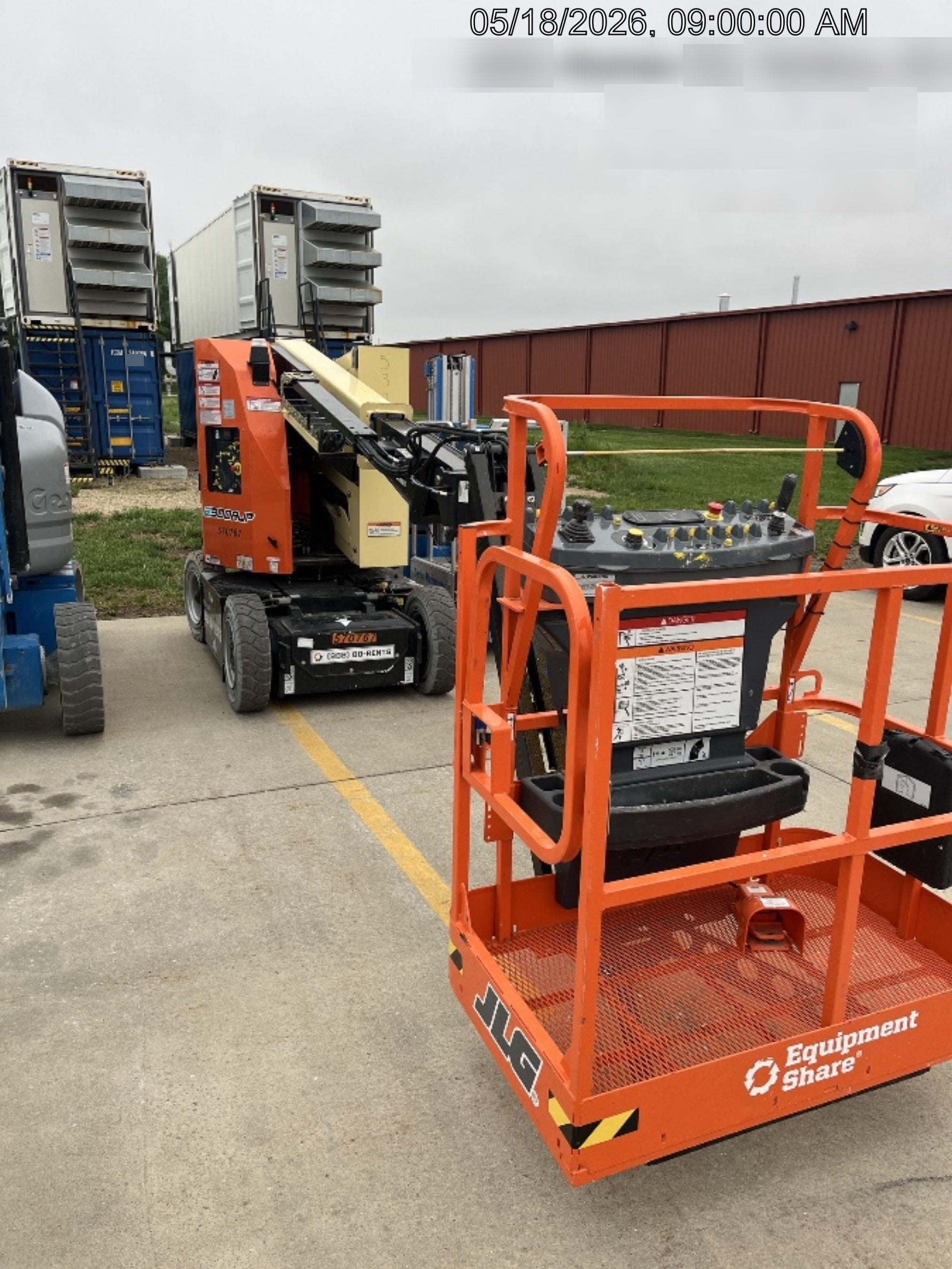 2025 JLG E300AJP