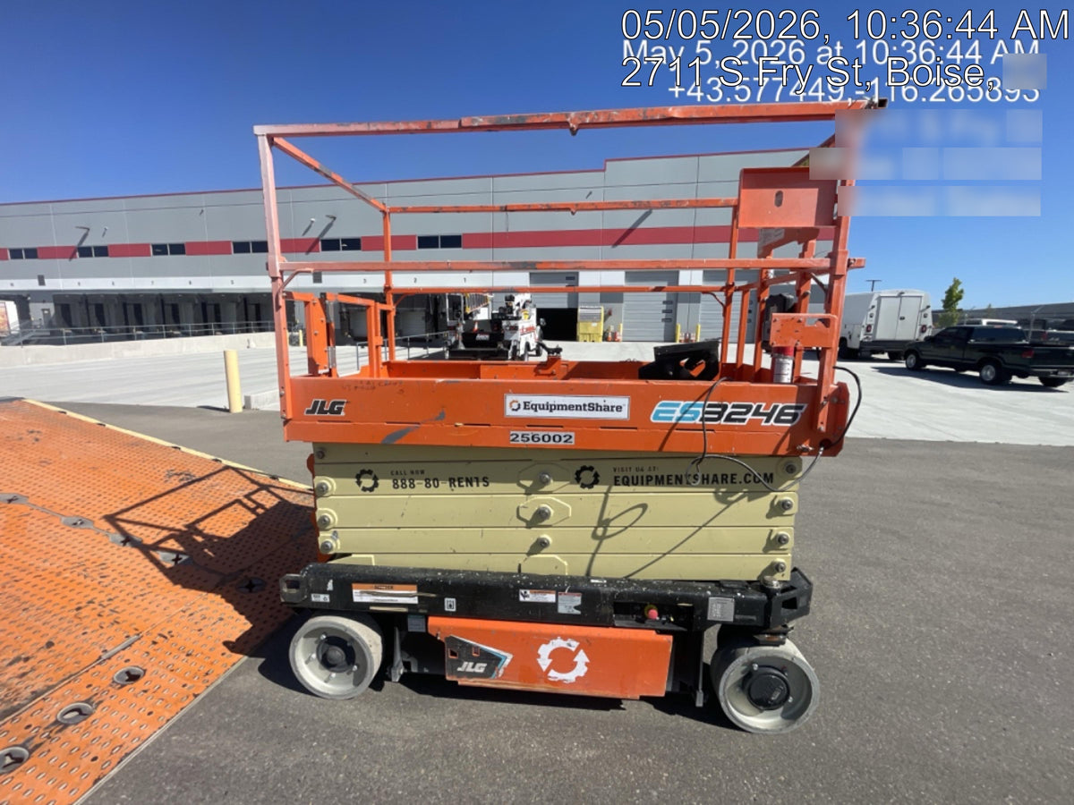 2022 JLG ES3246