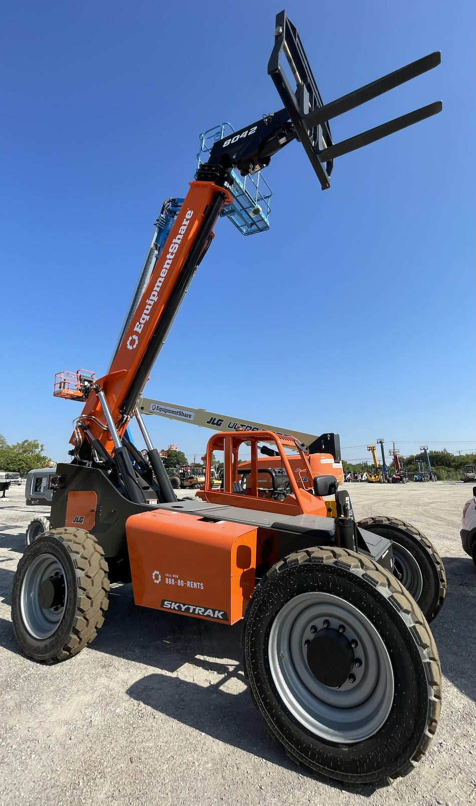 2023 SKYTRAK 8042