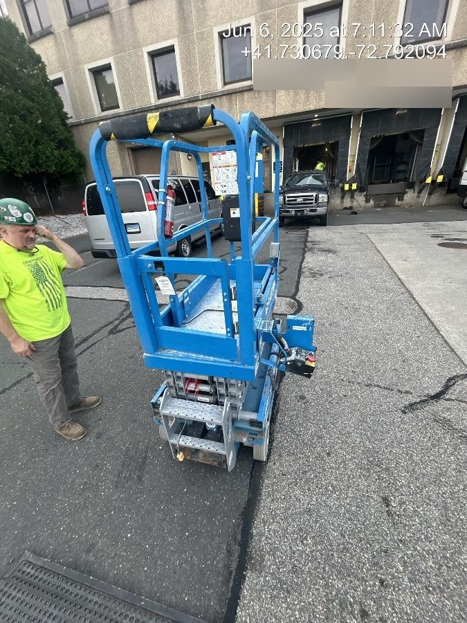 2021 GENIE GS-1330m