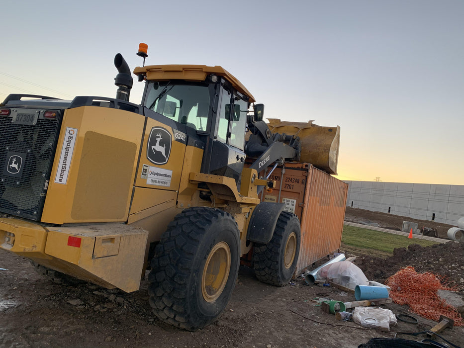 2019 John Deere 624L 4yd Wheel Loader, Cab/Heat/Air, 3 Function Hydraulics, JRB Hydraulic QC, QC 4yd bucket w/smooth cutting edge, QC Carriage, 72" Fork Tines, 5yr/5,000hr Powertrain and Hydraulics extended warranty