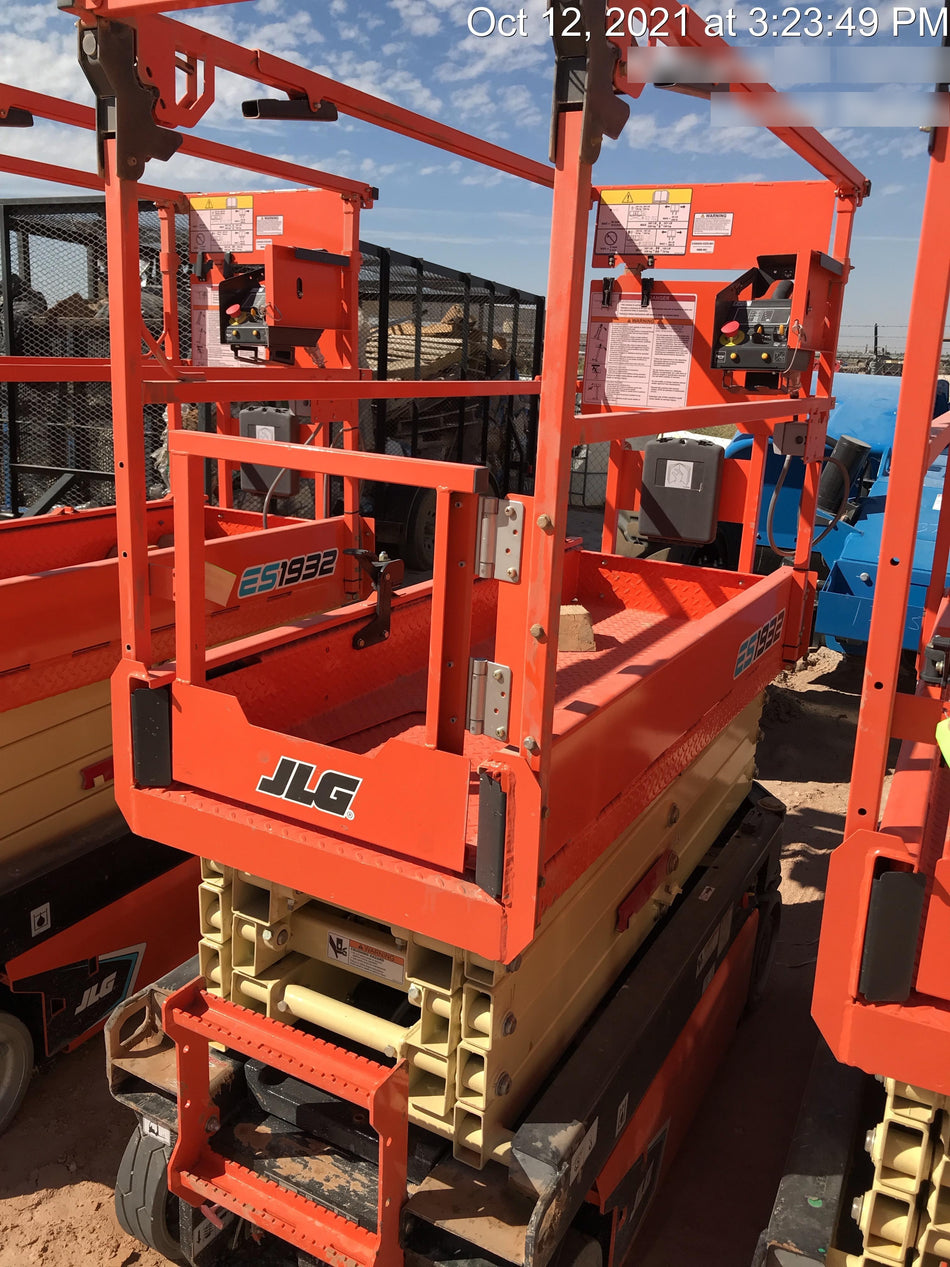 2021 JLG ES1932