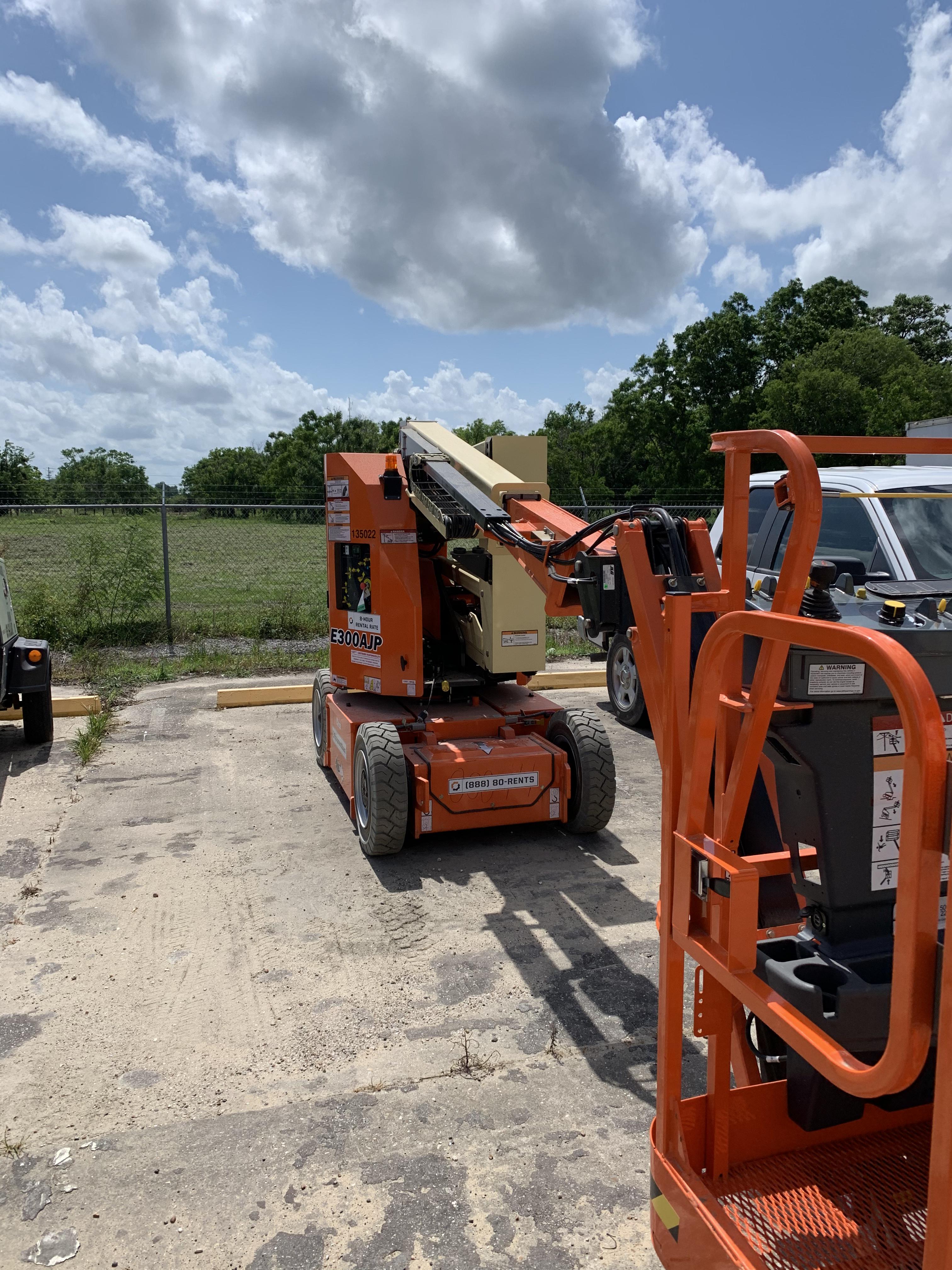 2021 JLG E300AJP