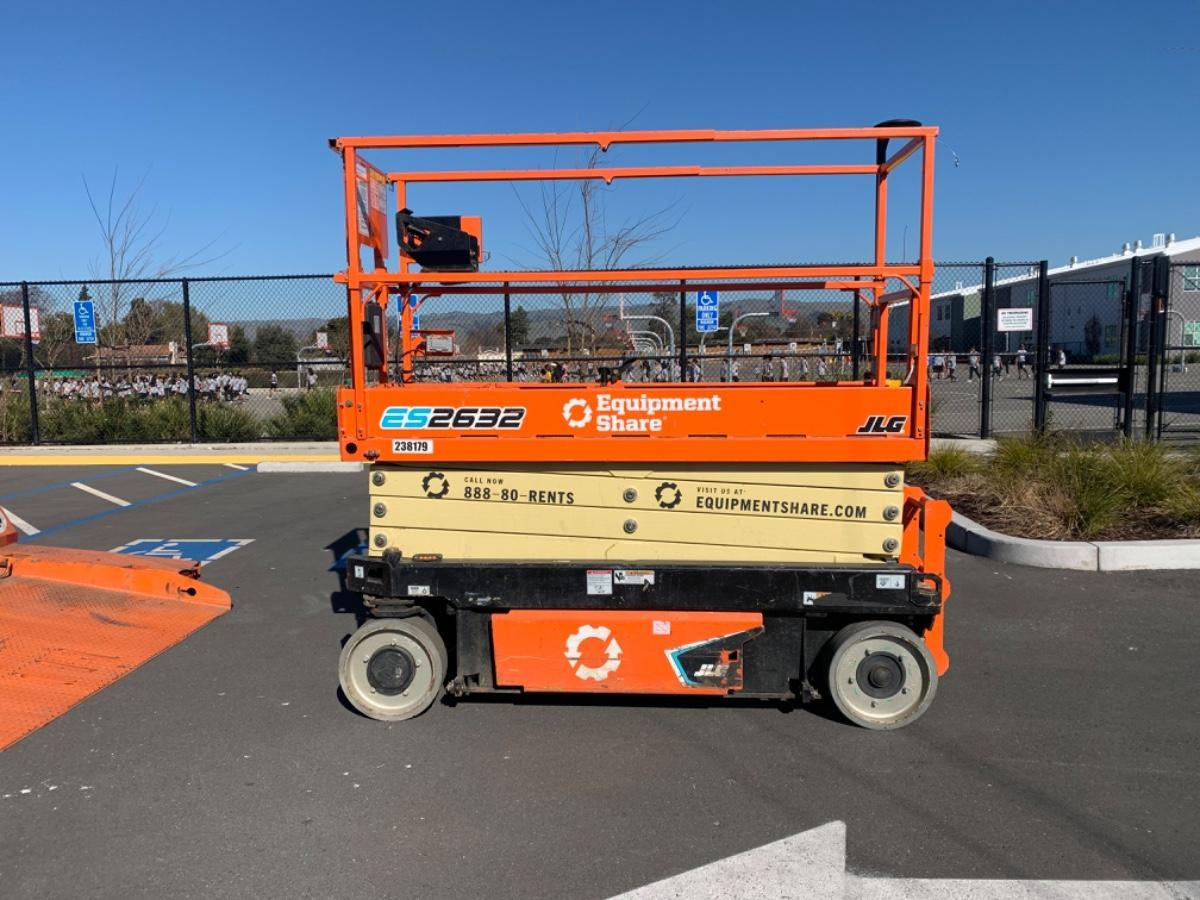 2022 JLG ES2632