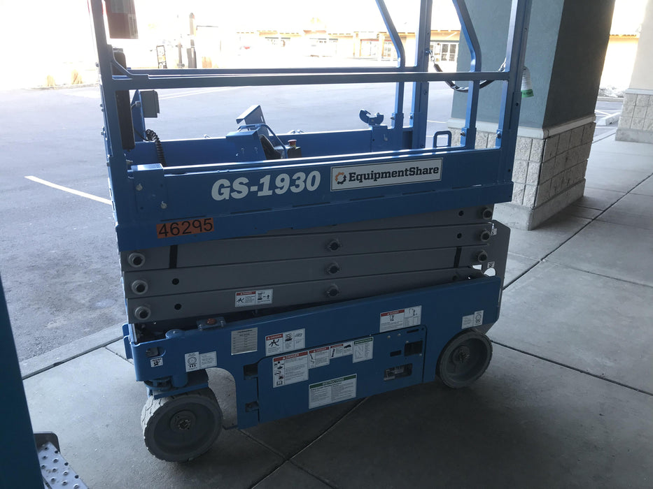 2019 Genie GS-1930 Fixed rails with chain Entry